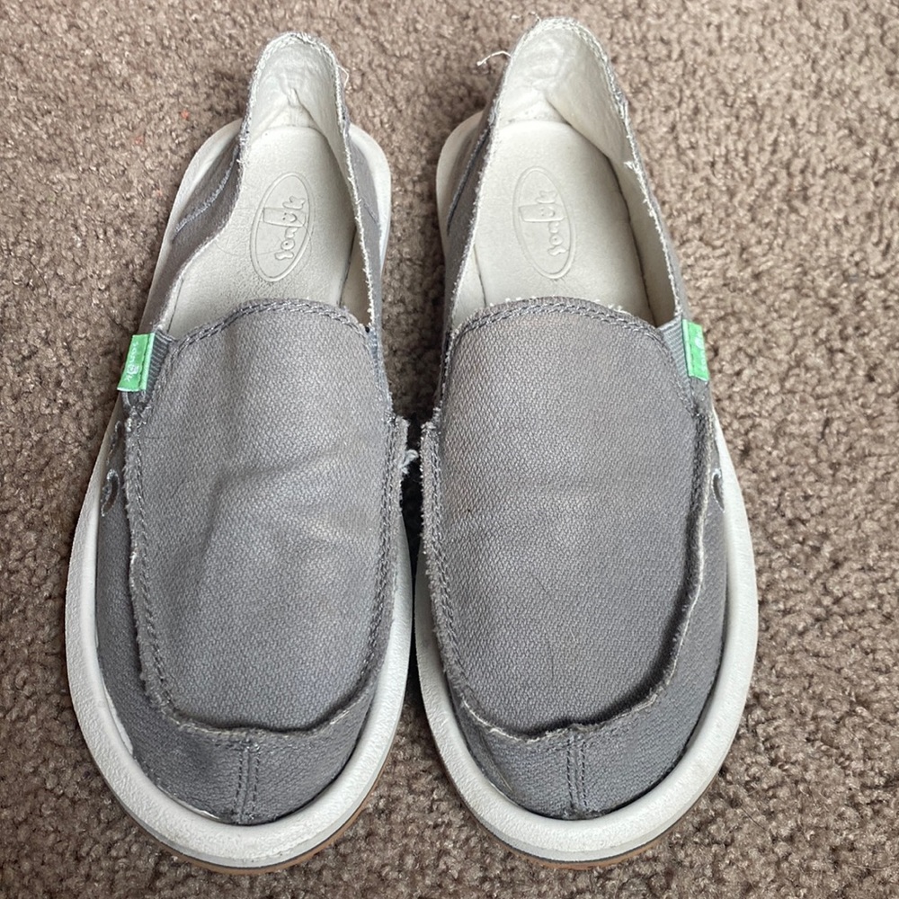 Grey sanuks!